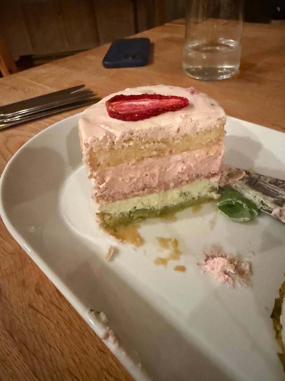 Erdbeer-Pistazien Schichttorte
