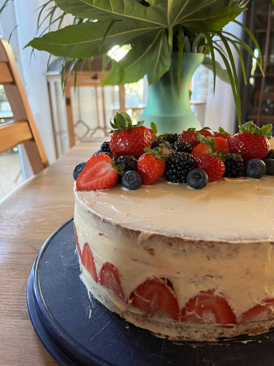 Naked Cake mit Beeren